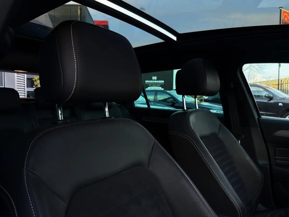 1.5 TSI R-Line Business + 150PK|LaneA|Virtual|AUT|Trekhaak|Apdaptive|Pano|Carplay|Sportstoelen|IQ Light|