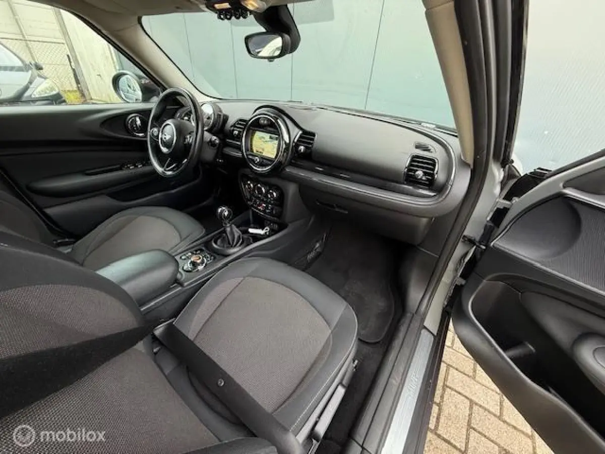 1.5 Cooper Chili Serious Business Origineel NL -NAP-Navigatie-Cruise-Climate Control-PDC V+A-6-deurs....
