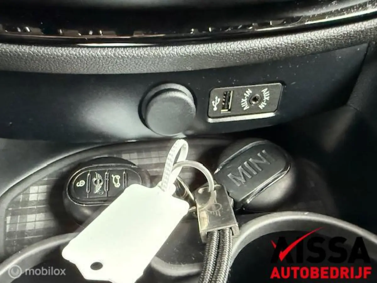 1.5 Cooper Chili Serious Business Origineel NL -NAP-Navigatie-Cruise-Climate Control-PDC V+A-6-deurs....