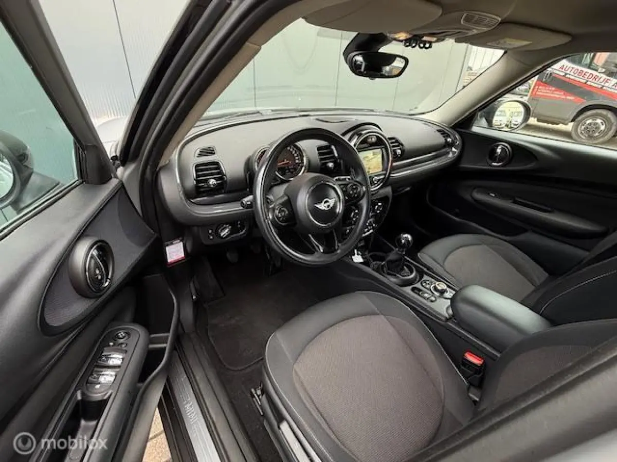 1.5 Cooper Chili Serious Business Origineel NL -NAP-Navigatie-Cruise-Climate Control-PDC V+A-6-deurs....