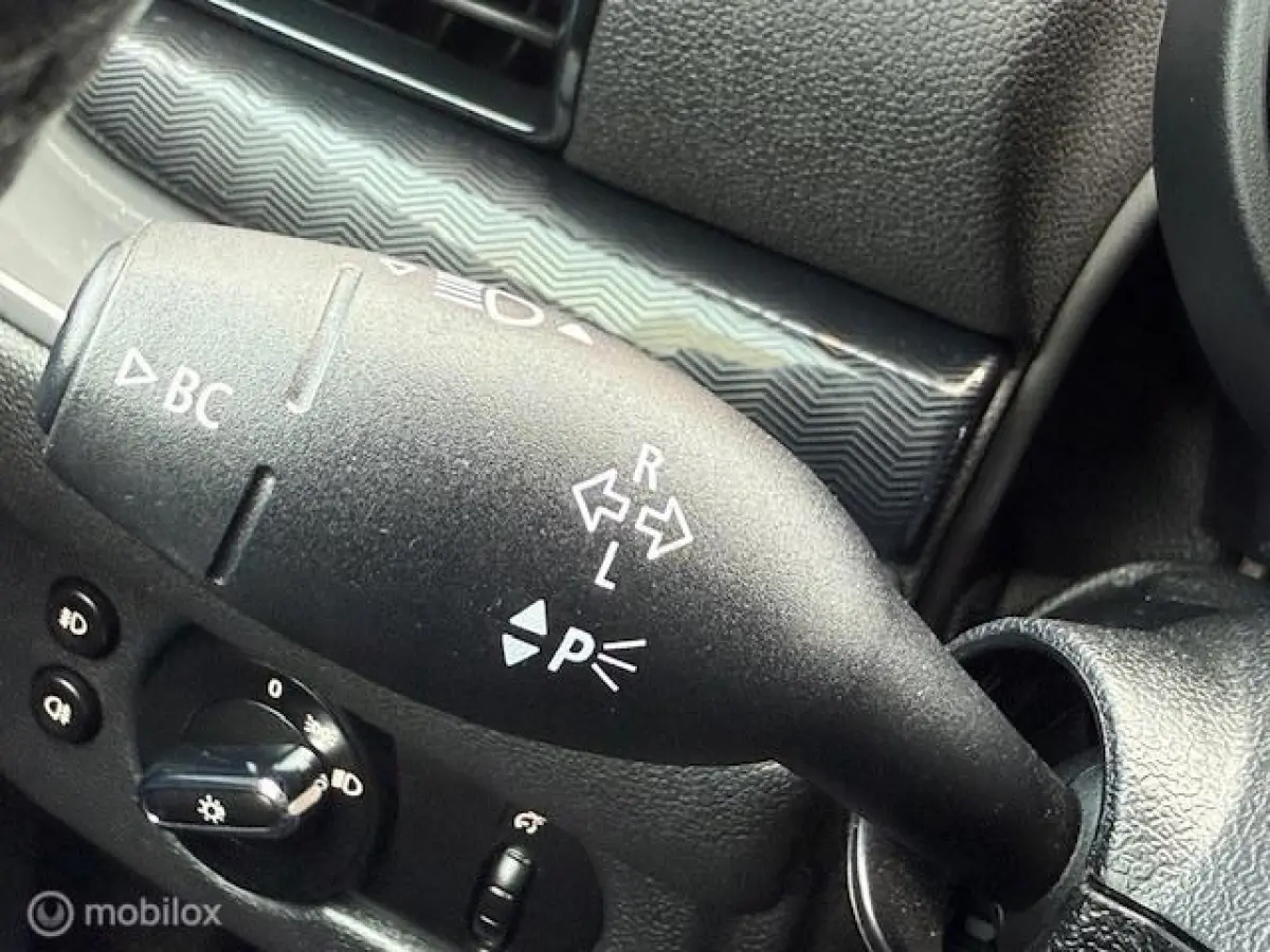 1.5 Cooper Chili Serious Business Origineel NL -NAP-Navigatie-Cruise-Climate Control-PDC V+A-6-deurs....