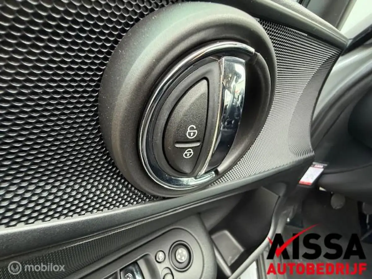 1.5 Cooper Chili Serious Business Origineel NL -NAP-Navigatie-Cruise-Climate Control-PDC V+A-6-deurs....