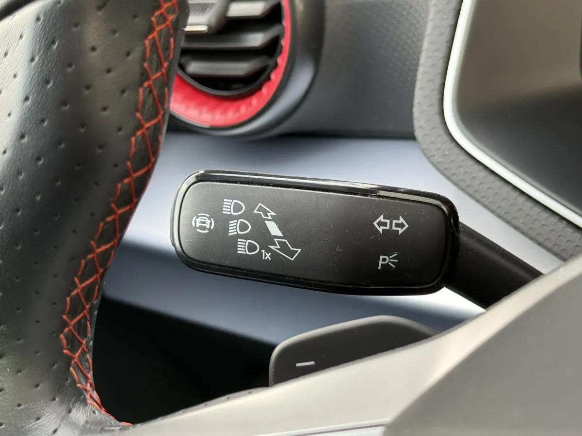1.0 EcoTSI FR Plus Connect | Pano | ACC | Camera | Keyless | LED