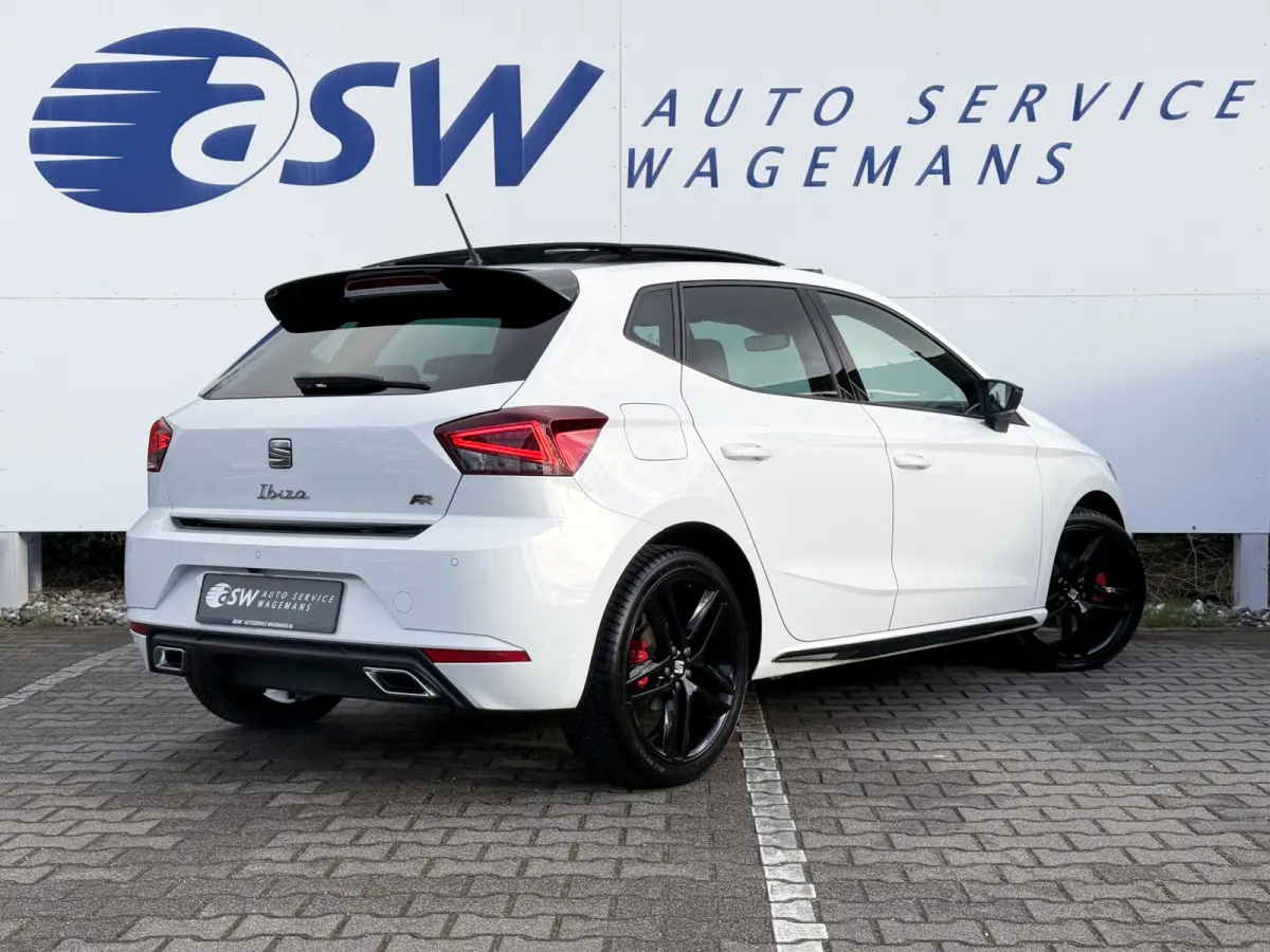 1.0 EcoTSI FR Plus Connect | Pano | ACC | Camera | Keyless | LED