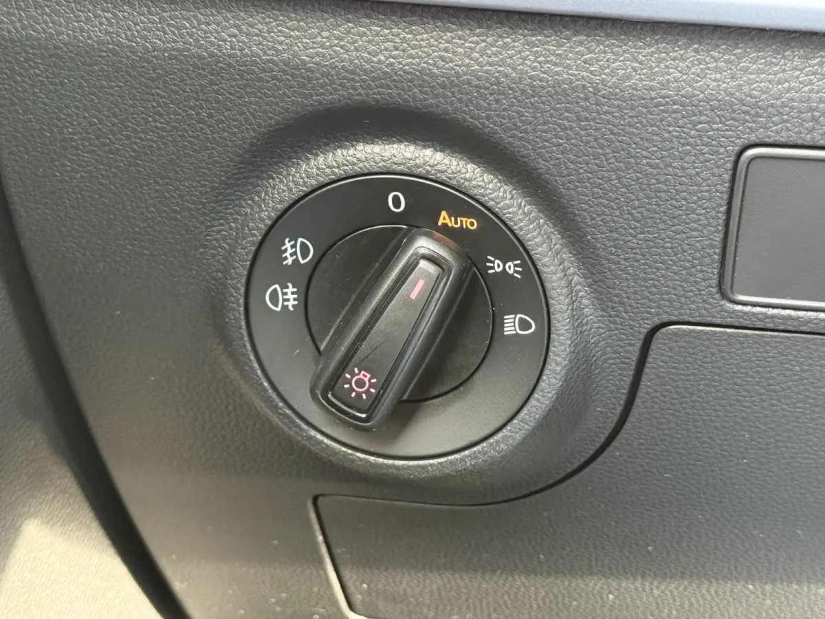1.0 EcoTSI FR Plus Connect | Pano | ACC | Camera | Keyless | LED