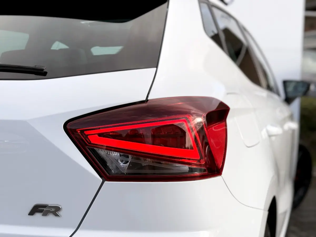 1.0 EcoTSI FR Plus Connect | Pano | ACC | Camera | Keyless | LED