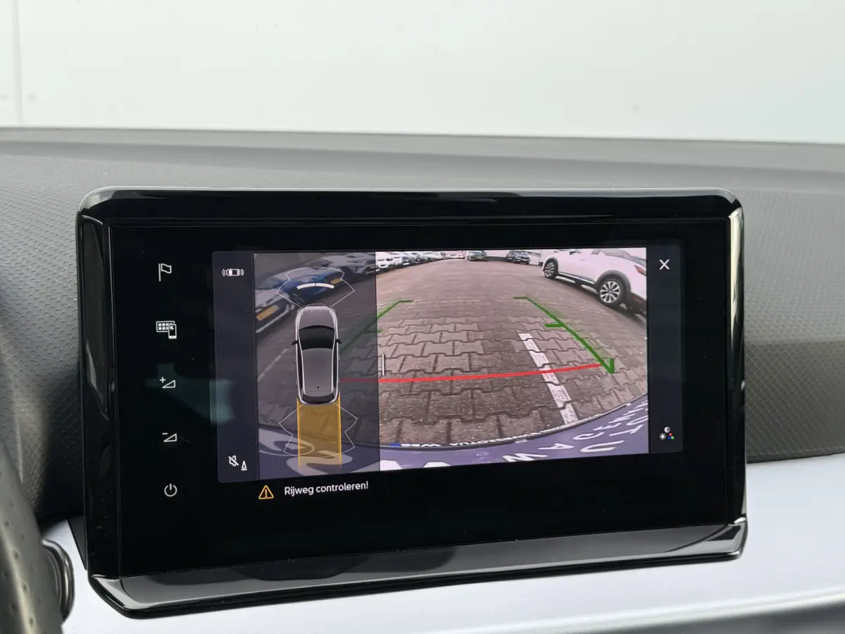 1.0 EcoTSI FR Plus Connect | Pano | ACC | Camera | Keyless | LED