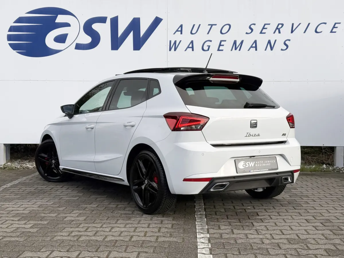 1.0 EcoTSI FR Plus Connect | Pano | ACC | Camera | Keyless | LED