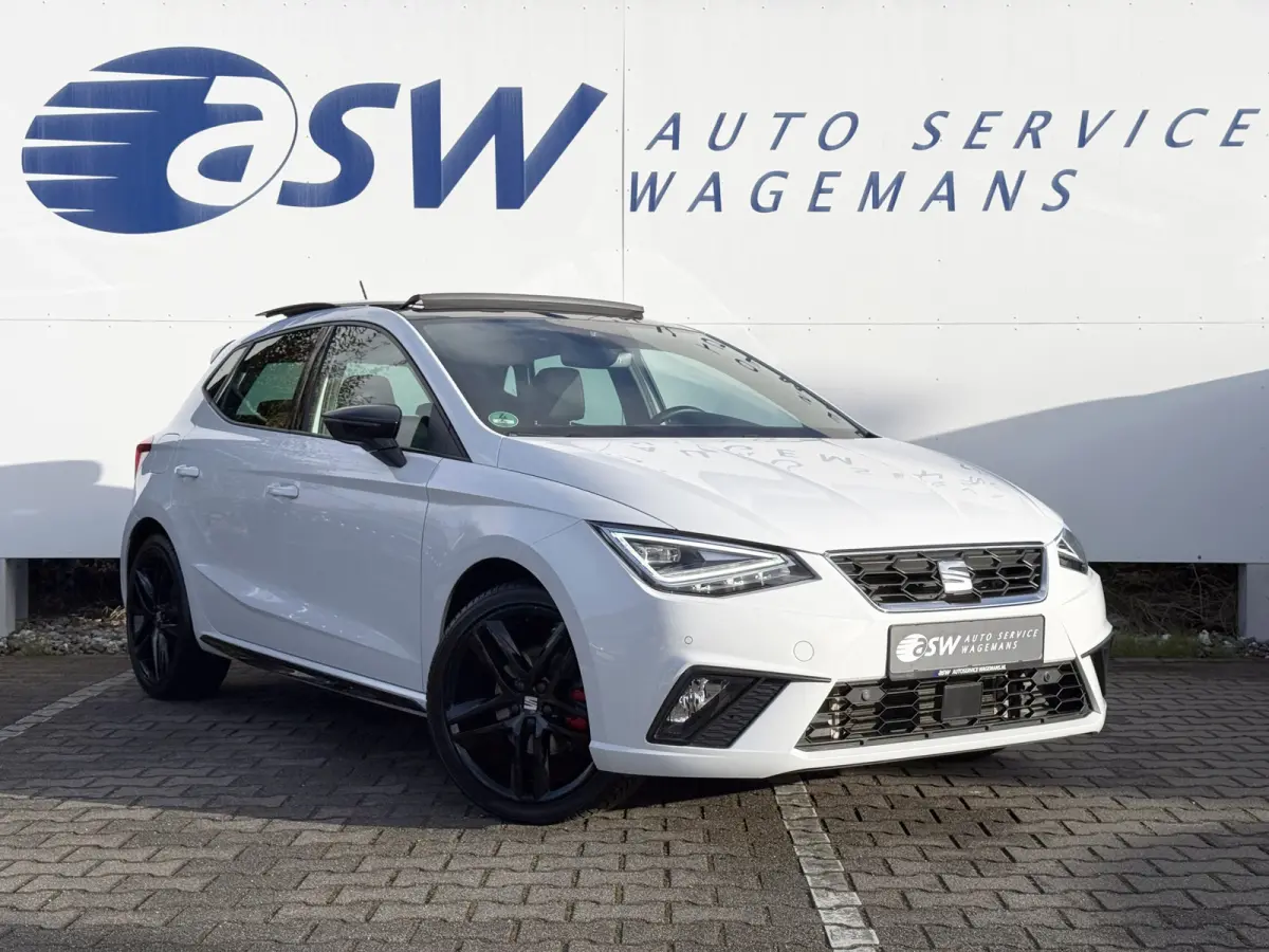 1.0 EcoTSI FR Plus Connect | Pano | ACC | Camera | Keyless | LED