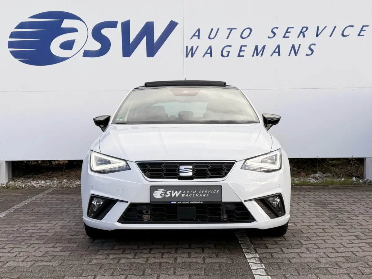 1.0 EcoTSI FR Plus Connect | Pano | ACC | Camera | Keyless | LED