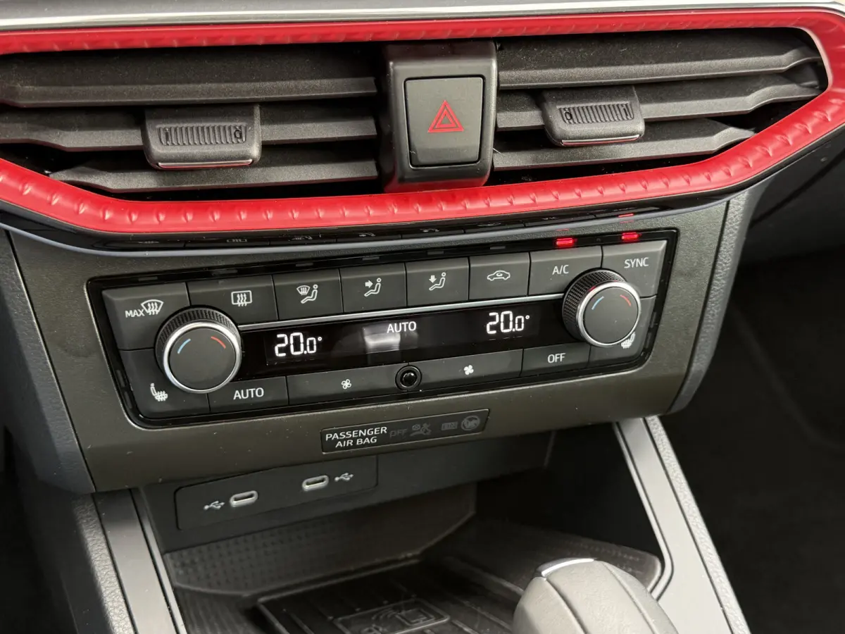 1.0 EcoTSI FR Plus Connect | Pano | ACC | Camera | Keyless | LED
