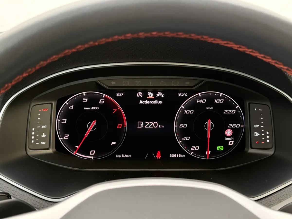 1.0 EcoTSI FR Plus Connect | Pano | ACC | Camera | Keyless | LED