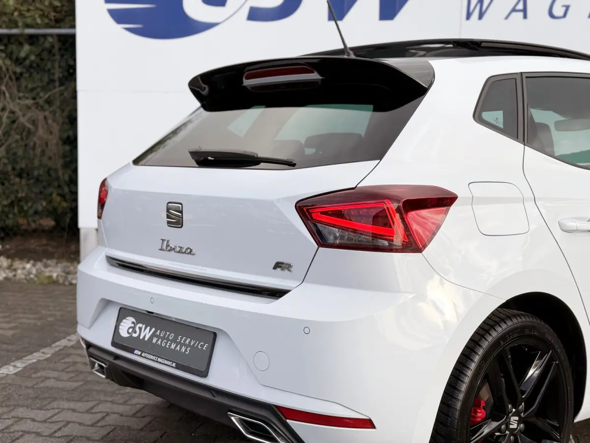 1.0 EcoTSI FR Plus Connect | Pano | ACC | Camera | Keyless | LED