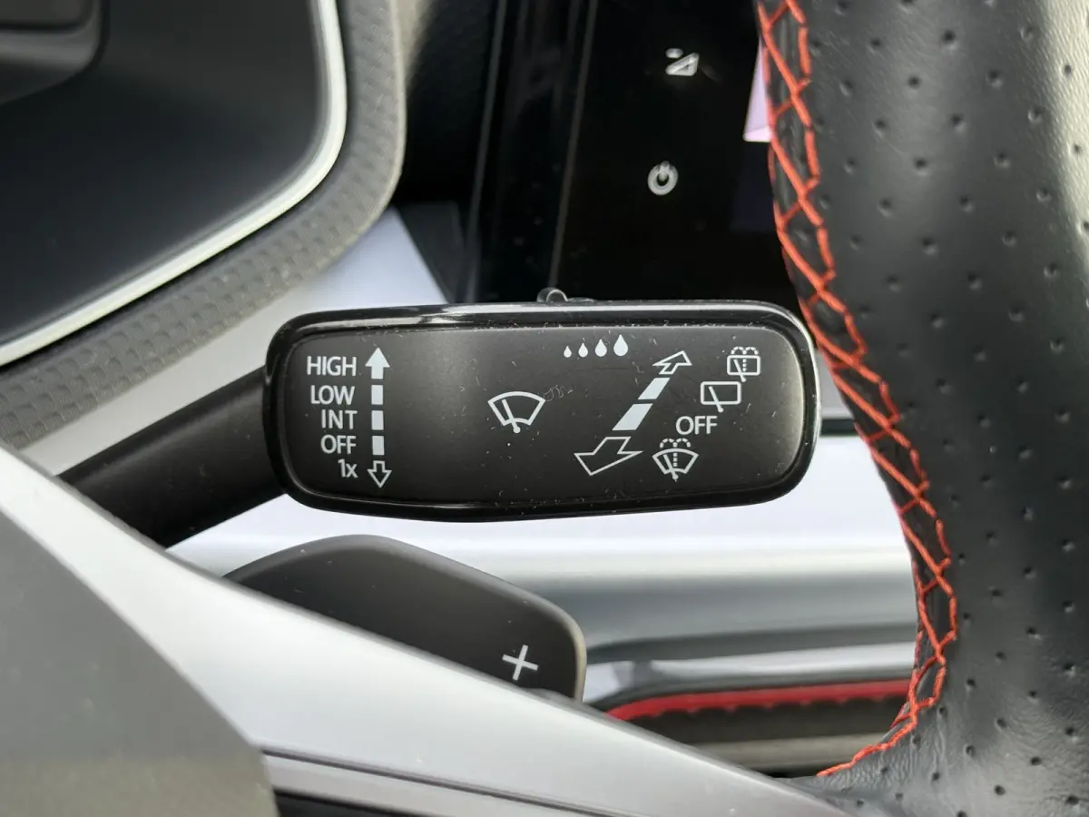 1.0 EcoTSI FR Plus Connect | Pano | ACC | Camera | Keyless | LED