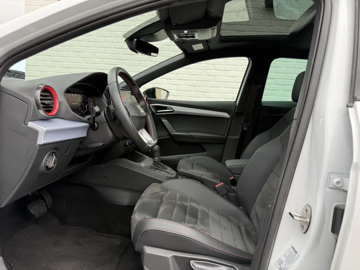 1.0 EcoTSI FR Plus Connect | Pano | ACC | Camera | Keyless | LED