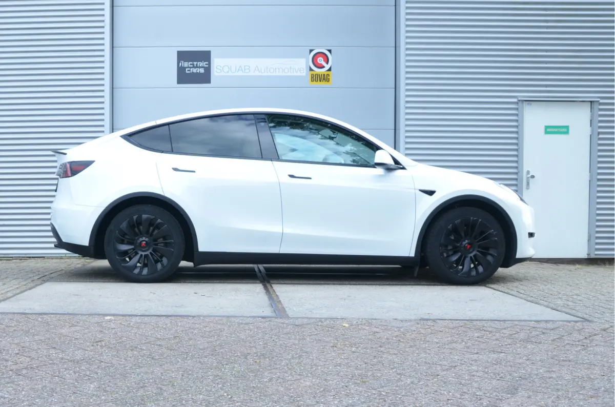 RWD 58 kWh Enhanced AutoPilot 3.0 Ryzen (twv 3.800,-)