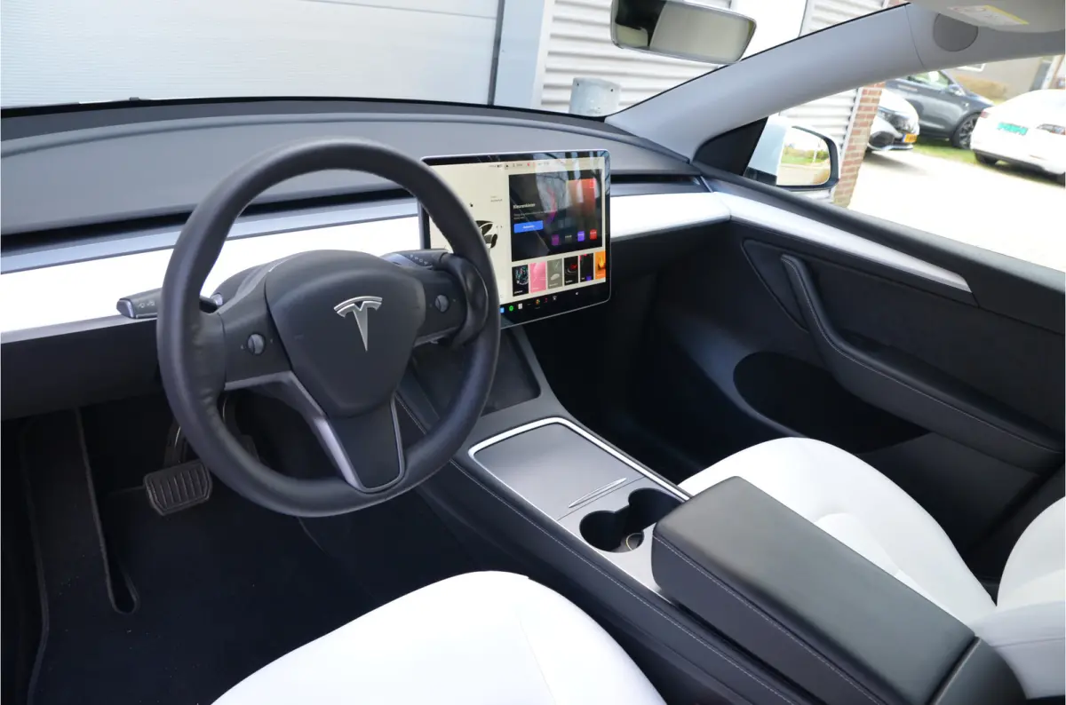 Long Range AWD 75 kWh Enhanced AutoPilot3.0 (twv 3.800,-)