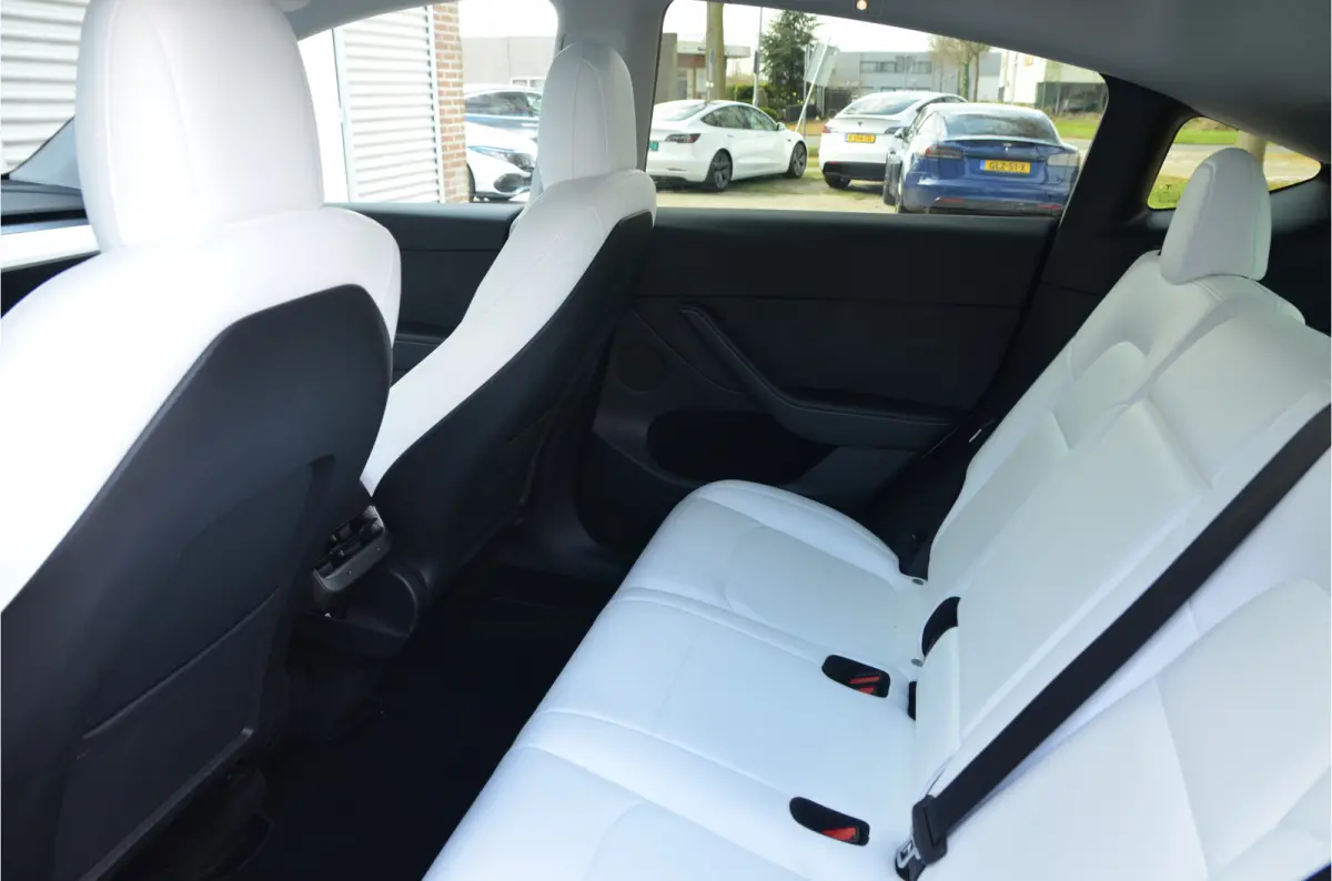 Long Range AWD 75 kWh Enhanced AutoPilot3.0 (twv 3.800,-)