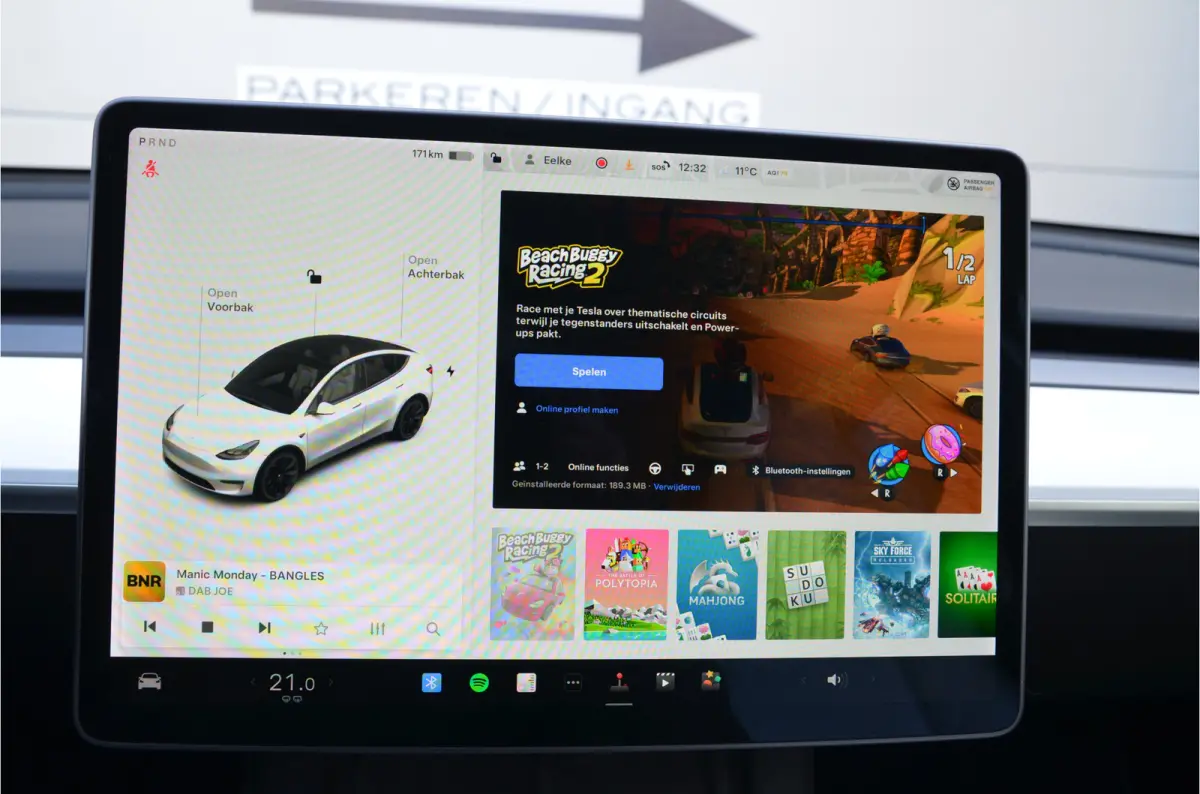 Long Range AWD 75 kWh Enhanced AutoPilot3.0 (twv 3.800,-)