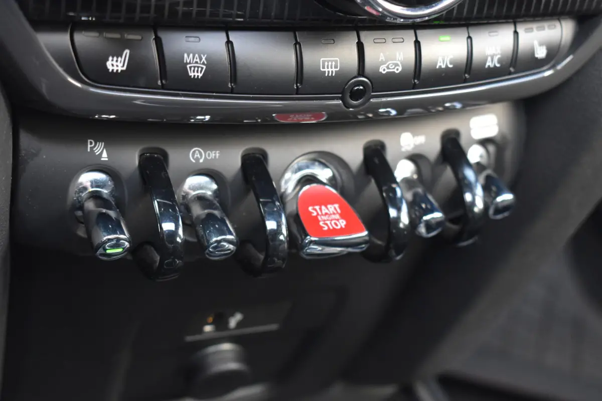 Mini 2.0 John Cooper Works ALL4 Schuifdak | H&K | Navi | 100% Onderhouden | 12 mnd BOVAG garantie | Whatsapp 06-53188999