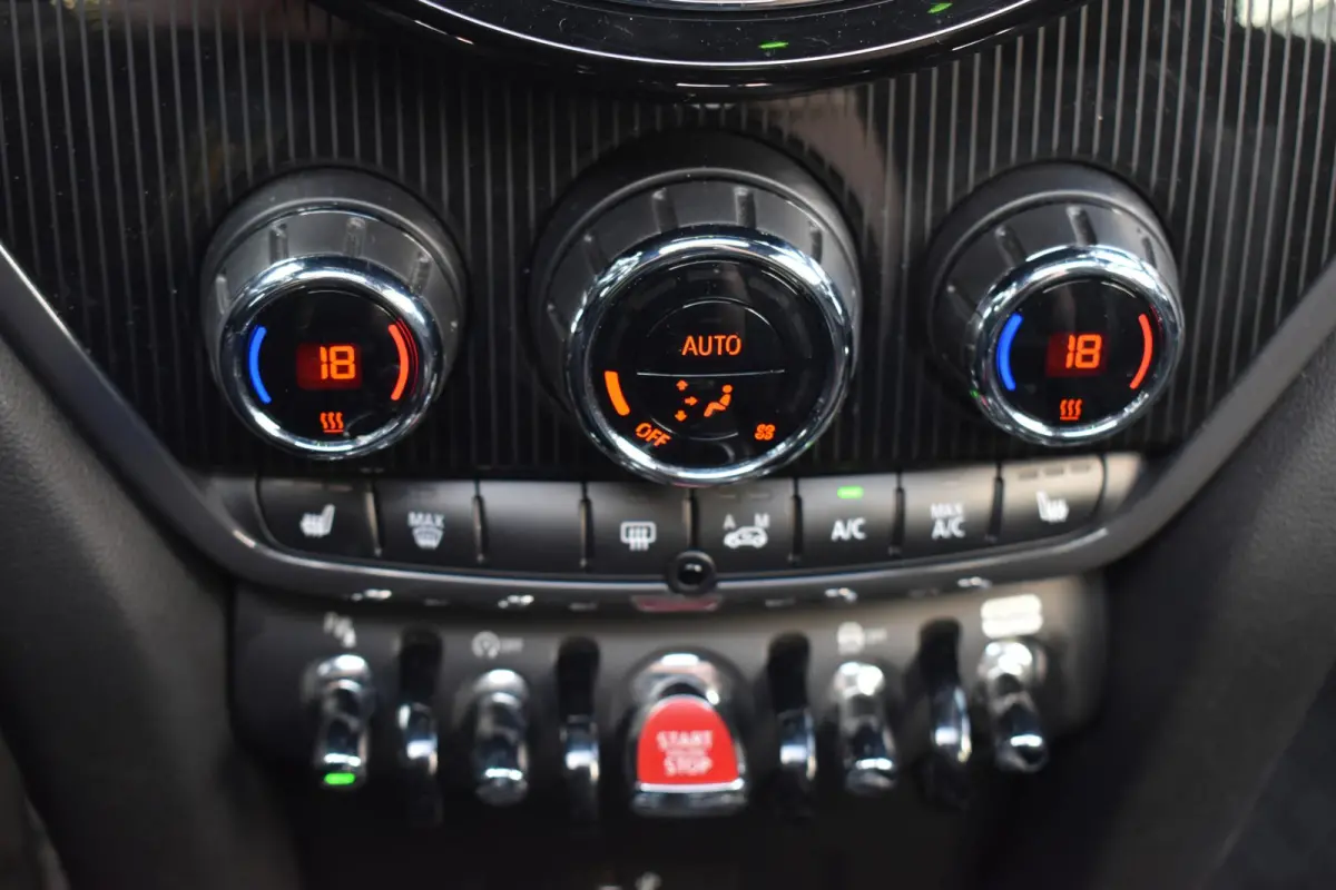 Mini 2.0 John Cooper Works ALL4 Schuifdak | H&K | Navi | 100% Onderhouden | 12 mnd BOVAG garantie | Whatsapp 06-53188999