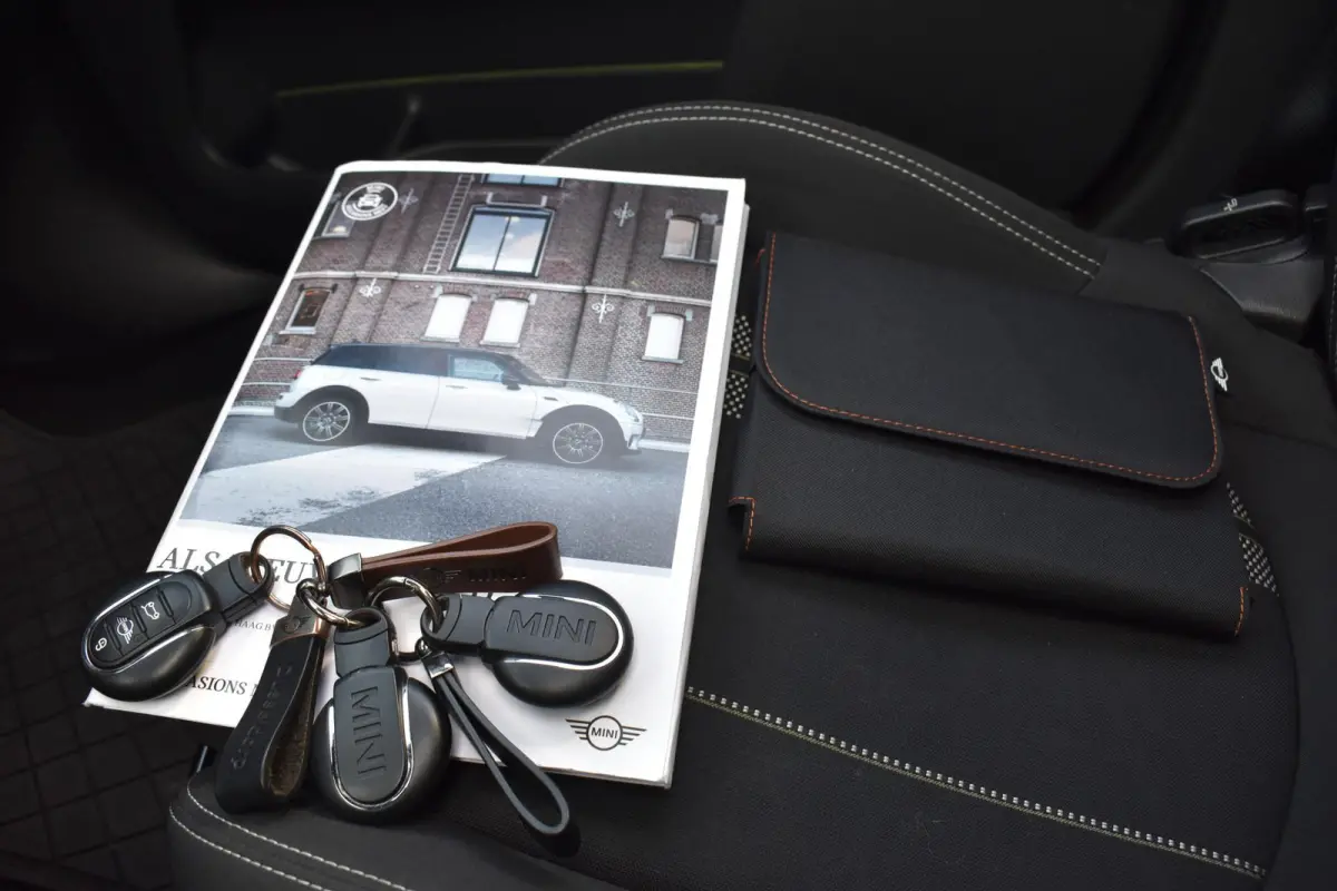 Mini 2.0 John Cooper Works ALL4 Schuifdak | H&K | Navi | 100% Onderhouden | 12 mnd BOVAG garantie | Whatsapp 06-53188999