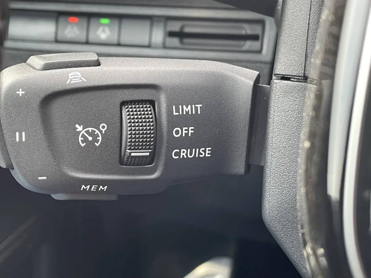 130pk GT (Camera - LED - Keyless Entry - i-cockpit - 7 zits - Parkeersensoren V+A - Adaptieve Cruise Controle - Automatische Airco)