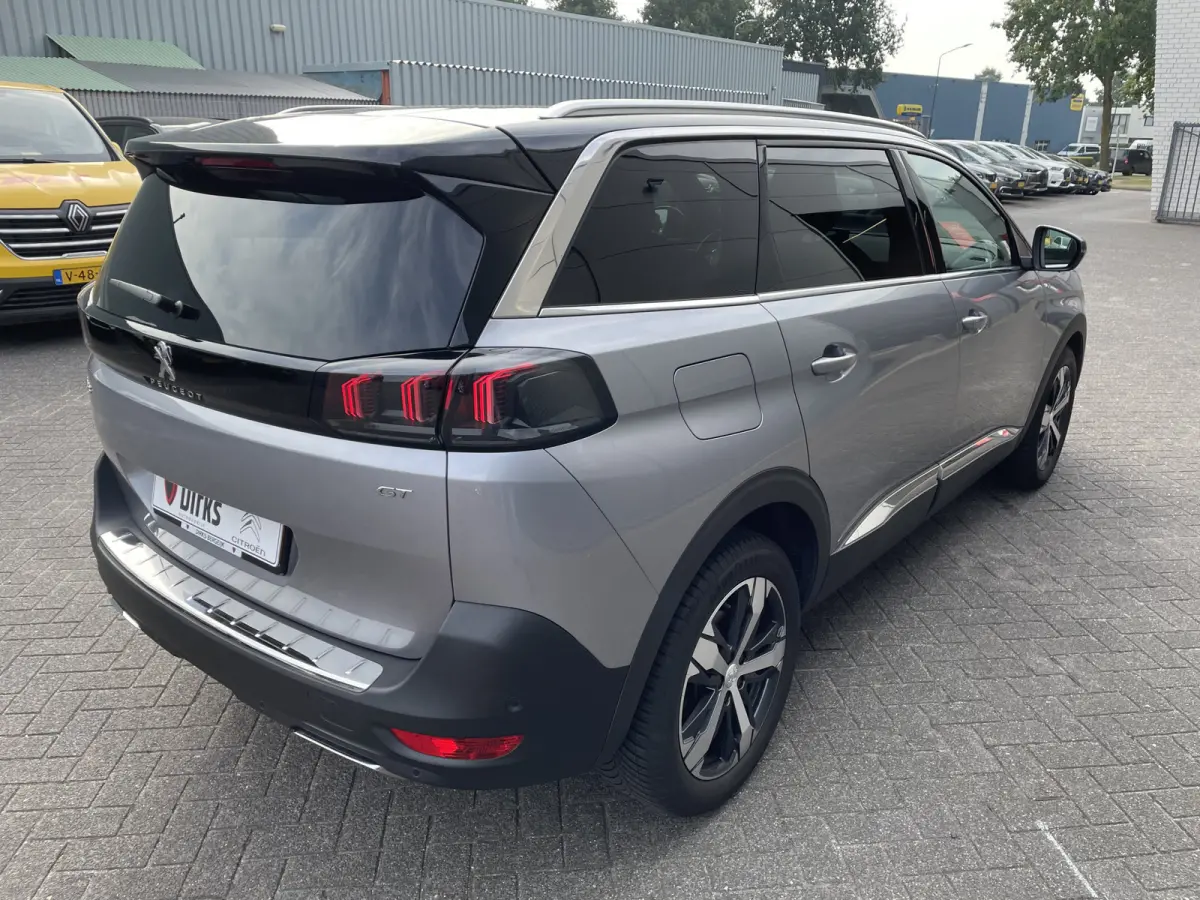 130pk GT (Camera - LED - Keyless Entry - i-cockpit - 7 zits - Parkeersensoren V+A - Adaptieve Cruise Controle - Automatische Airco)