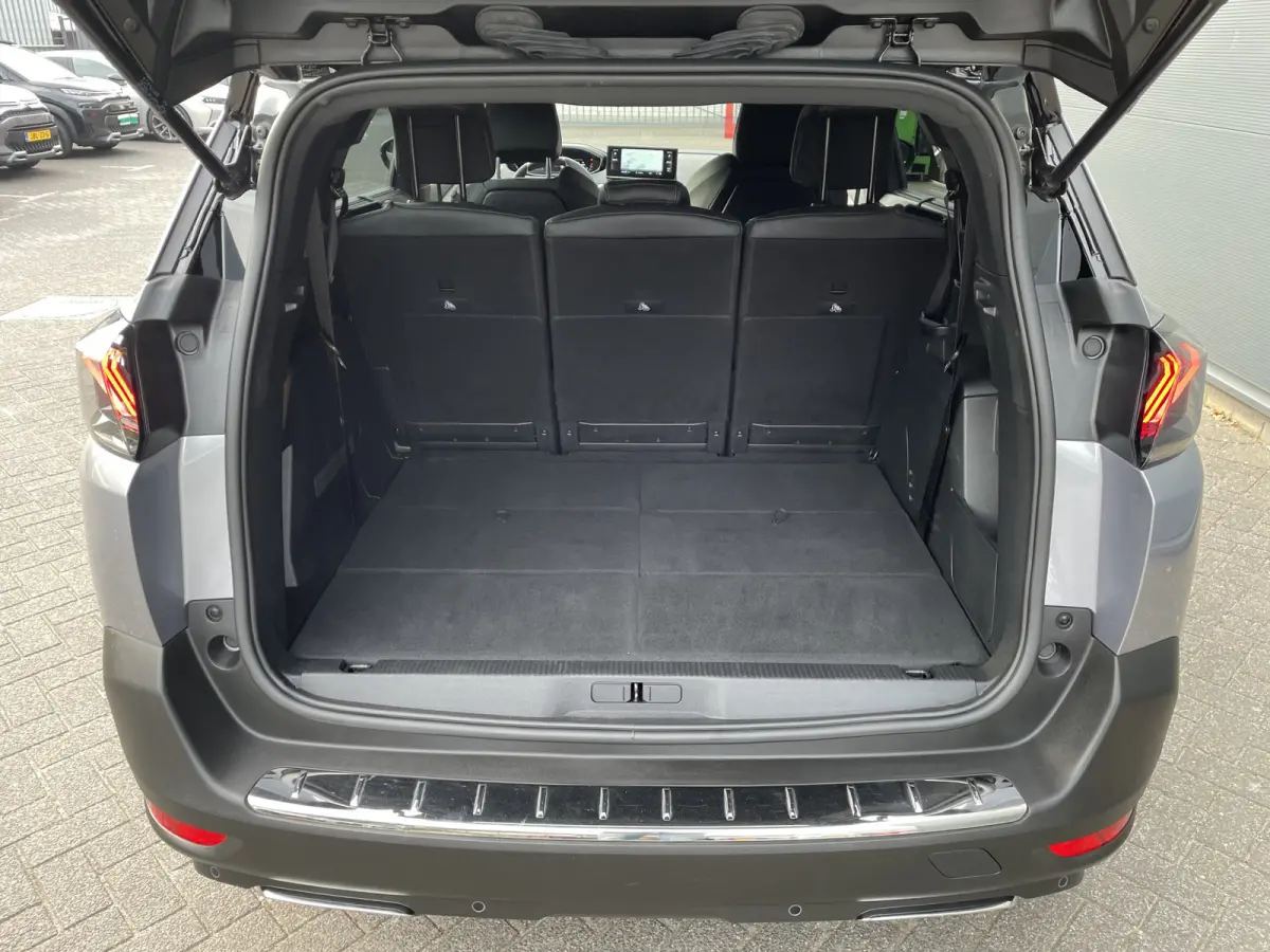 130pk GT (Camera - LED - Keyless Entry - i-cockpit - 7 zits - Parkeersensoren V+A - Adaptieve Cruise Controle - Automatische Airco)