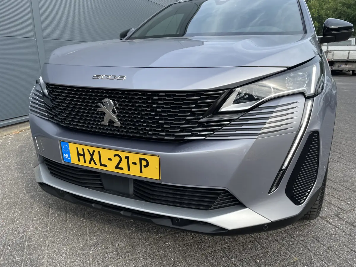 130pk GT (Camera - LED - Keyless Entry - i-cockpit - 7 zits - Parkeersensoren V+A - Adaptieve Cruise Controle - Automatische Airco)