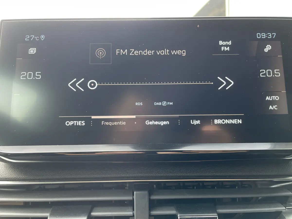 130pk GT (Camera - LED - Keyless Entry - i-cockpit - 7 zits - Parkeersensoren V+A - Adaptieve Cruise Controle - Automatische Airco)
