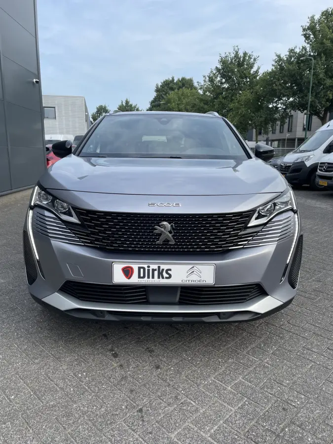 130pk GT (Camera - LED - Keyless Entry - i-cockpit - 7 zits - Parkeersensoren V+A - Adaptieve Cruise Controle - Automatische Airco)