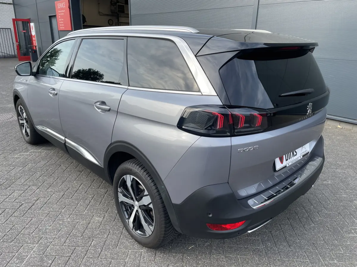 130pk GT (Camera - LED - Keyless Entry - i-cockpit - 7 zits - Parkeersensoren V+A - Adaptieve Cruise Controle - Automatische Airco)