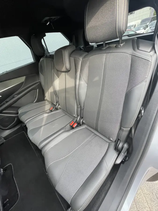 130pk GT (Camera - LED - Keyless Entry - i-cockpit - 7 zits - Parkeersensoren V+A - Adaptieve Cruise Controle - Automatische Airco)