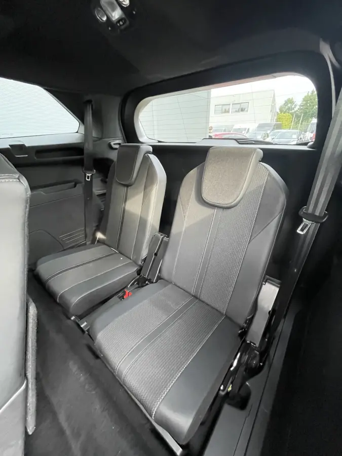 130pk GT (Camera - LED - Keyless Entry - i-cockpit - 7 zits - Parkeersensoren V+A - Adaptieve Cruise Controle - Automatische Airco)