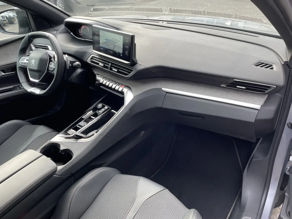 130pk GT (Camera - LED - Keyless Entry - i-cockpit - 7 zits - Parkeersensoren V+A - Adaptieve Cruise Controle - Automatische Airco)