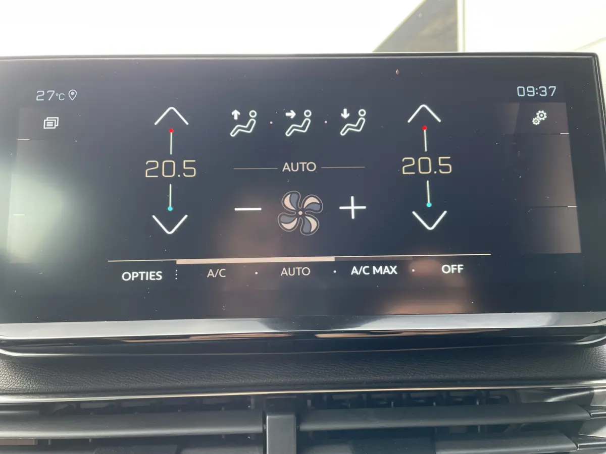 130pk GT (Camera - LED - Keyless Entry - i-cockpit - 7 zits - Parkeersensoren V+A - Adaptieve Cruise Controle - Automatische Airco)