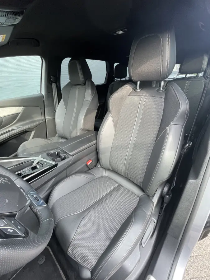 130pk GT (Camera - LED - Keyless Entry - i-cockpit - 7 zits - Parkeersensoren V+A - Adaptieve Cruise Controle - Automatische Airco)