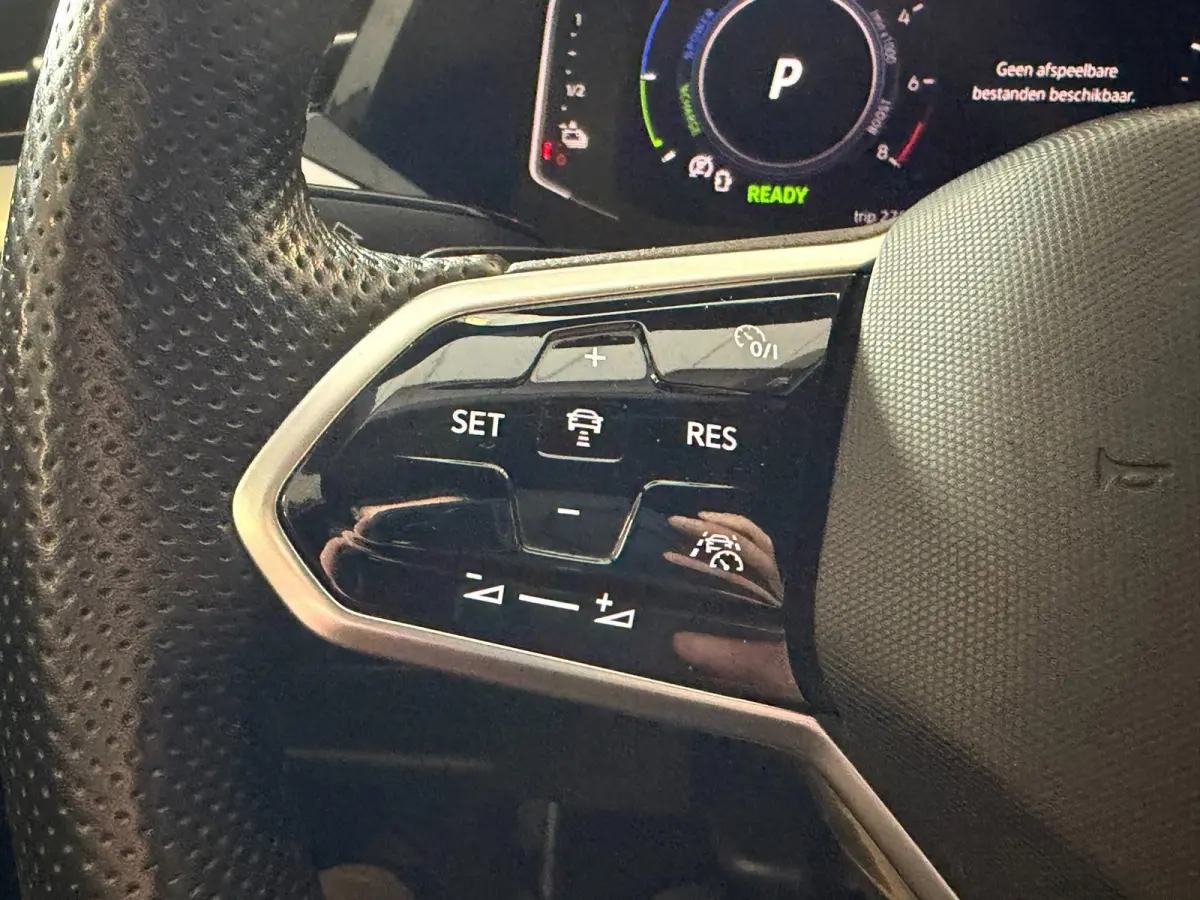 1.4 TSI eHybrid R-Line Business+