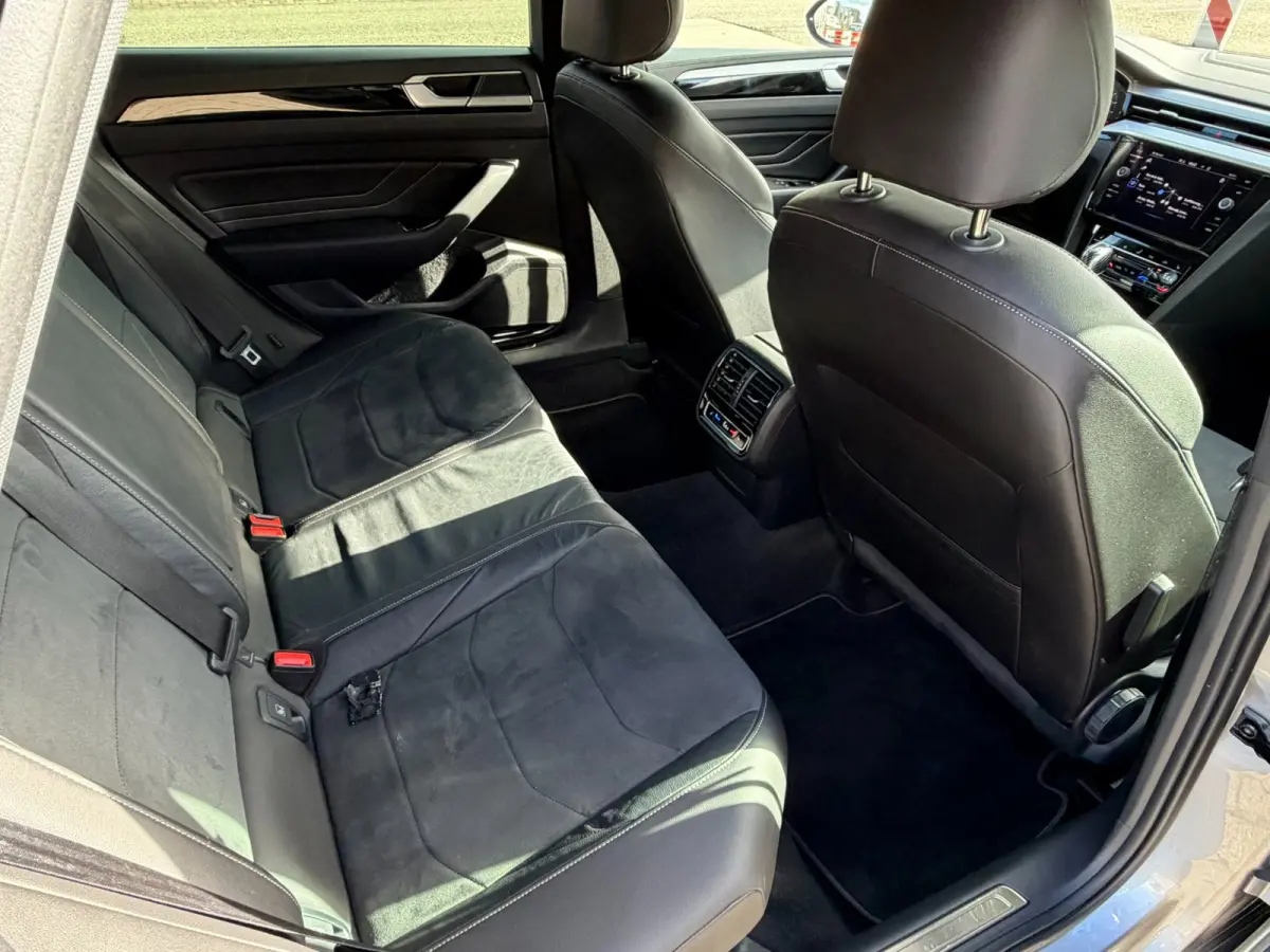 1.4 TSI eHybrid R-Line Business+
