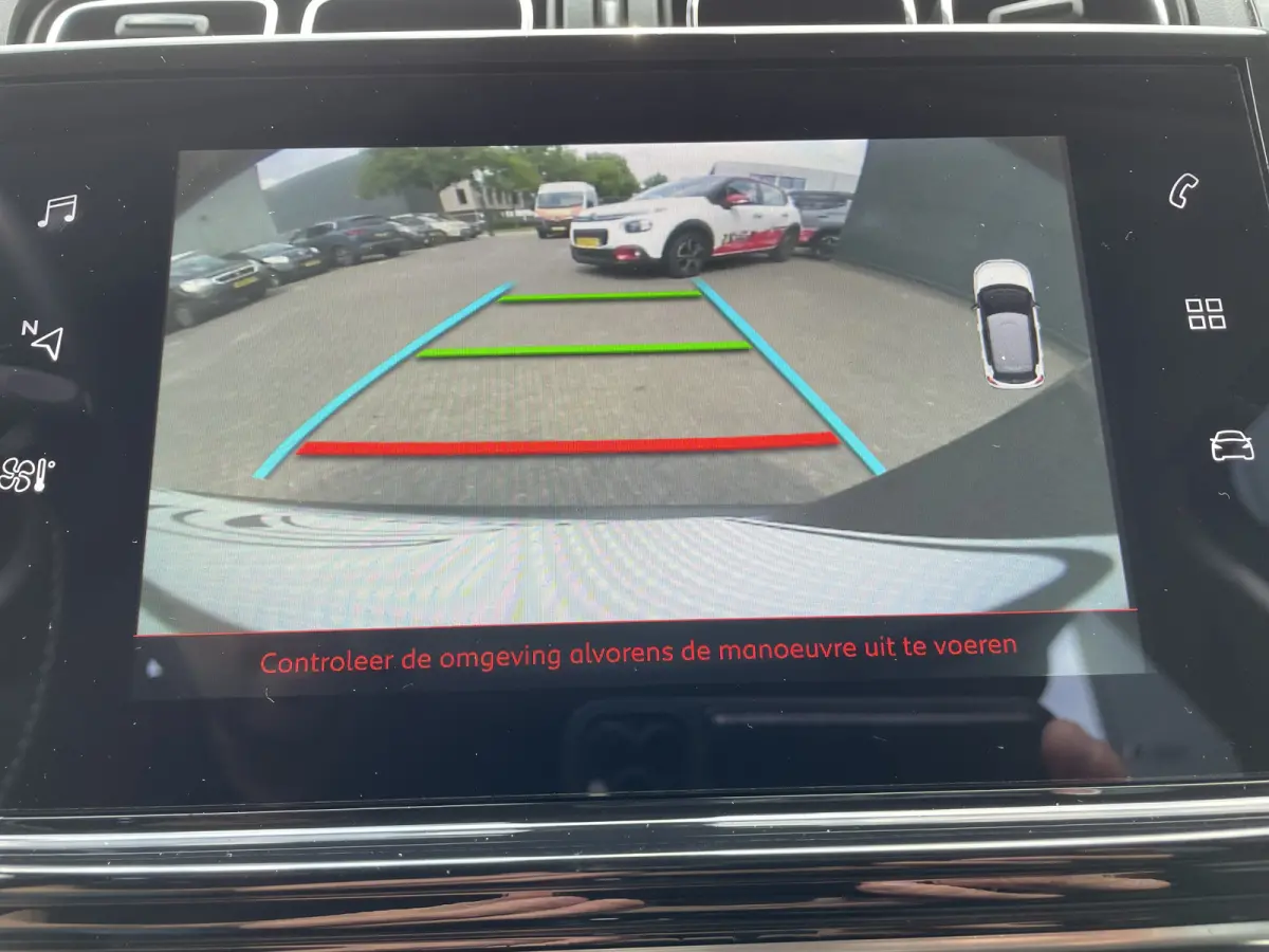 110pk Shine (Camera - Keyless Entry - Navigatie - Automatische Airco - Apple Carplay - LED)