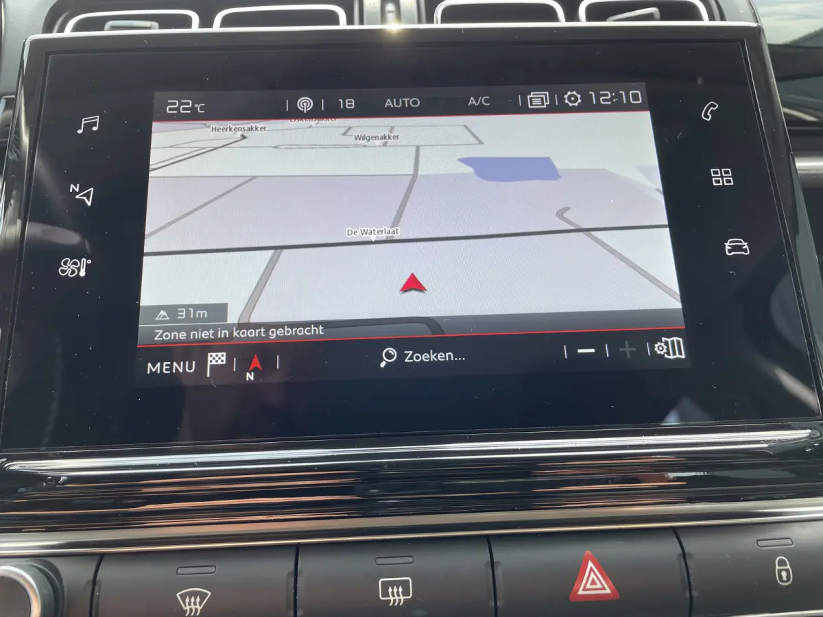 110pk Shine (Camera - Keyless Entry - Navigatie - Automatische Airco - Apple Carplay - LED)