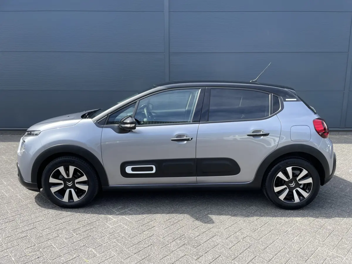 110pk Shine (Camera - Keyless Entry - Navigatie - Automatische Airco - Apple Carplay - LED)