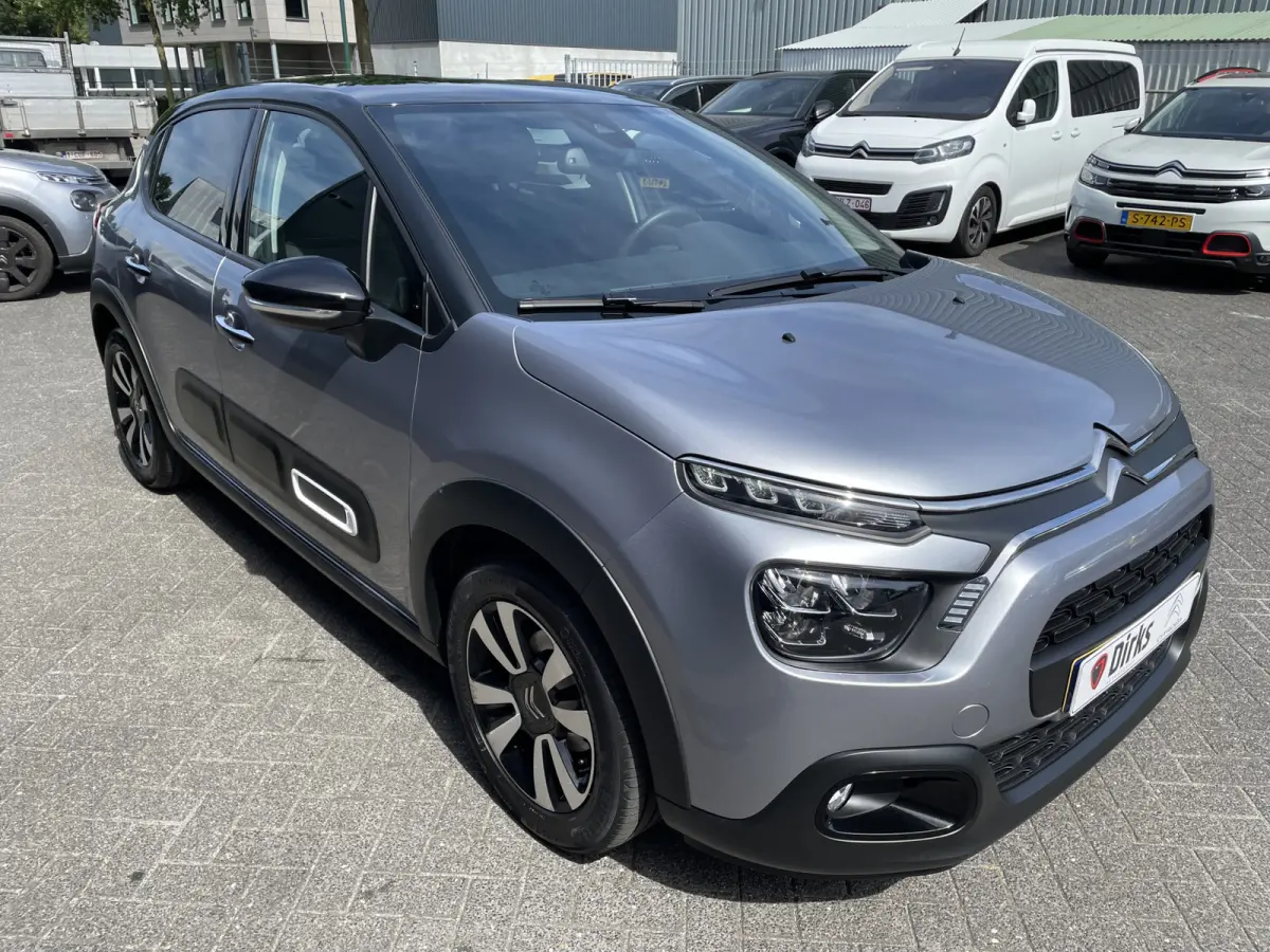 110pk Shine (Camera - Keyless Entry - Navigatie - Automatische Airco - Apple Carplay - LED)