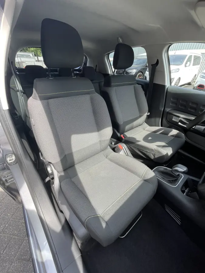 110pk Shine (Camera - Keyless Entry - Navigatie - Automatische Airco - Apple Carplay - LED)