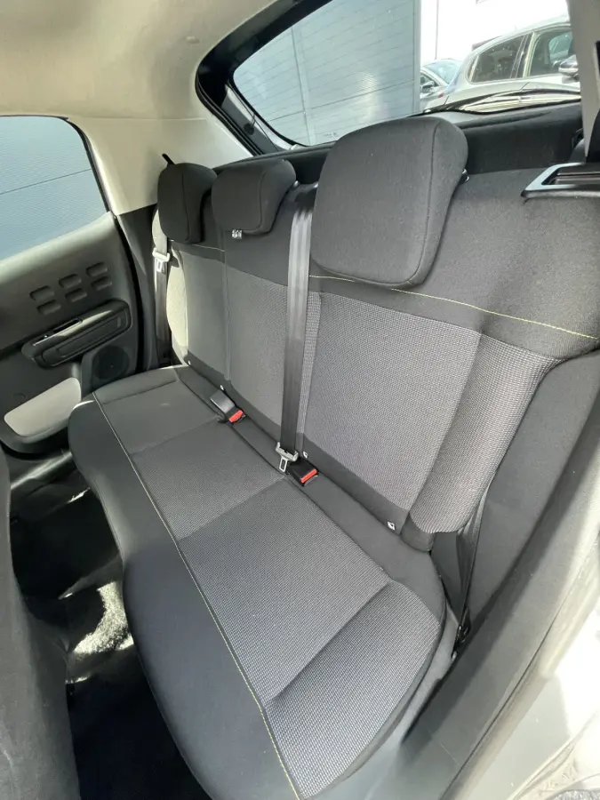 110pk Shine (Camera - Keyless Entry - Navigatie - Automatische Airco - Apple Carplay - LED)
