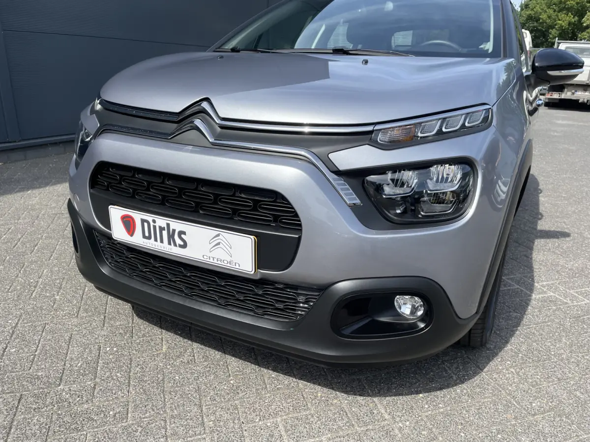 110pk Shine (Camera - Keyless Entry - Navigatie - Automatische Airco - Apple Carplay - LED)