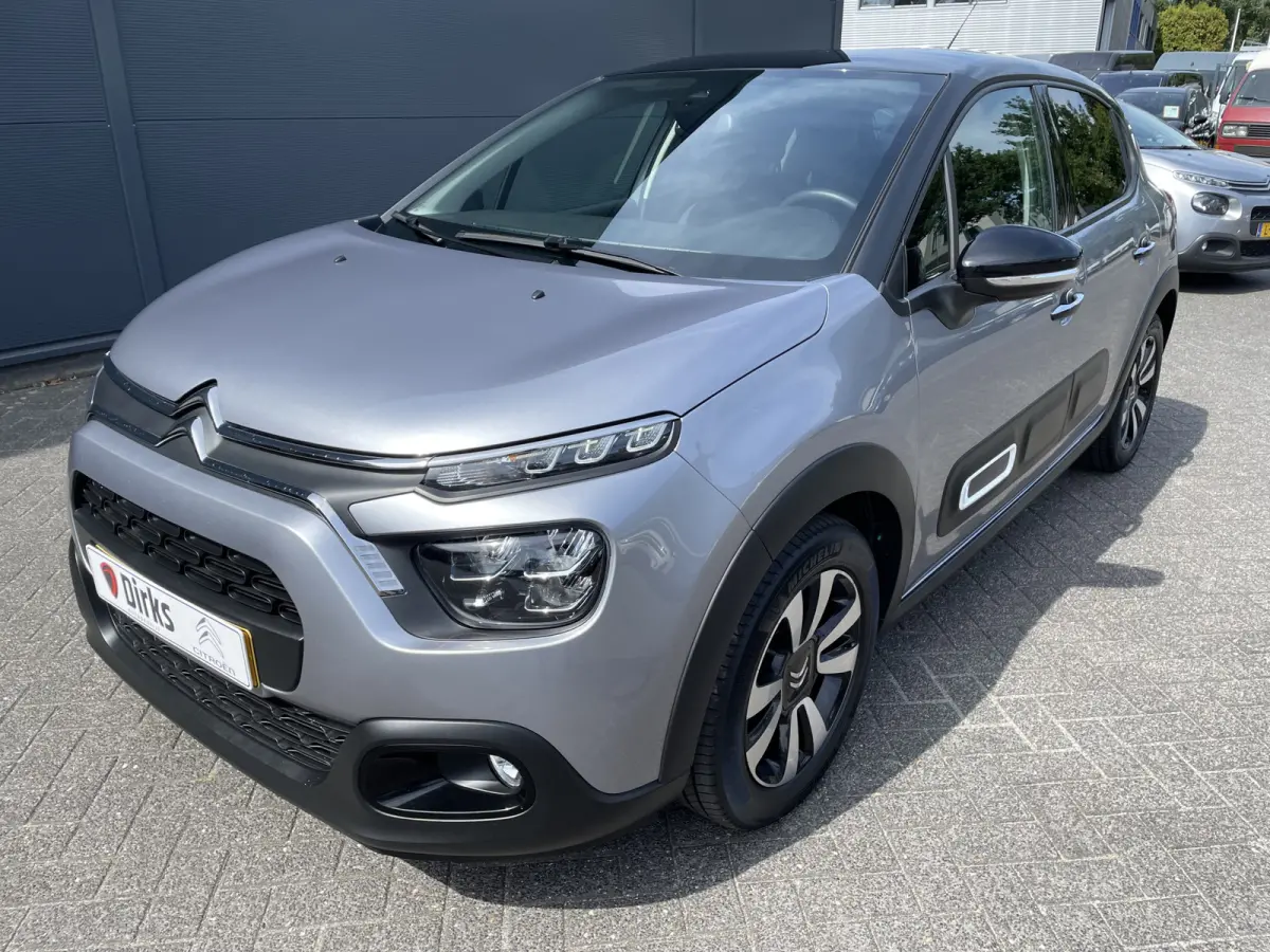 110pk Shine (Camera - Keyless Entry - Navigatie - Automatische Airco - Apple Carplay - LED)