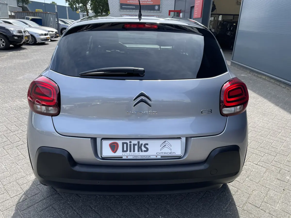110pk Shine (Camera - Keyless Entry - Navigatie - Automatische Airco - Apple Carplay - LED)