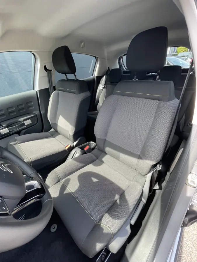 110pk Shine (Camera - Keyless Entry - Navigatie - Automatische Airco - Apple Carplay - LED)